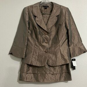 Le Bos Skirt/Jacket Set. Size 8 NWT
